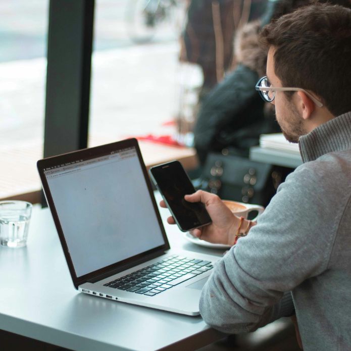 A un solo clic de distancia: así es el voluntariado digital de Cruz Roja