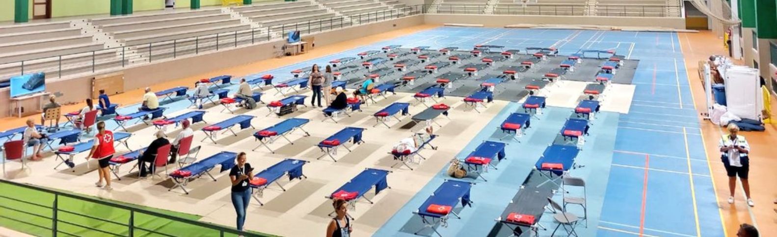 Despliegue de recursos humanos y materiales de Cruz Roja en el incendio de Tenerife