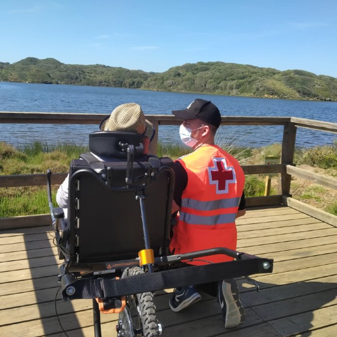 Arriba a la Creu Roja a Menorca la primera cadira Joëlette