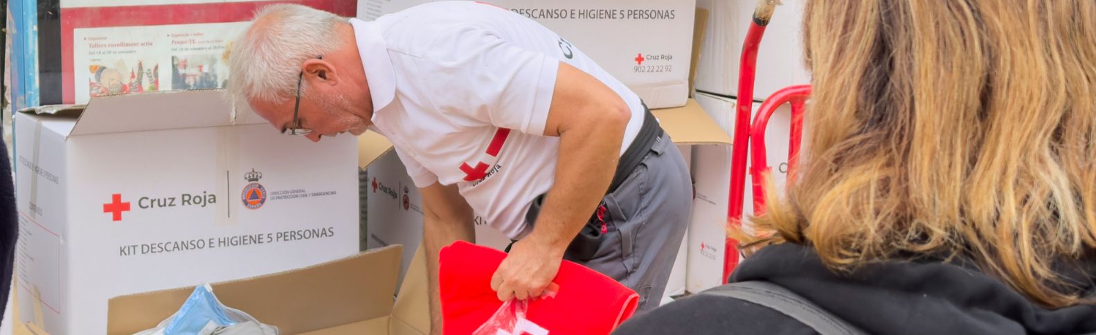 Camas inflables, mantas y neceseres para 9.000 personas