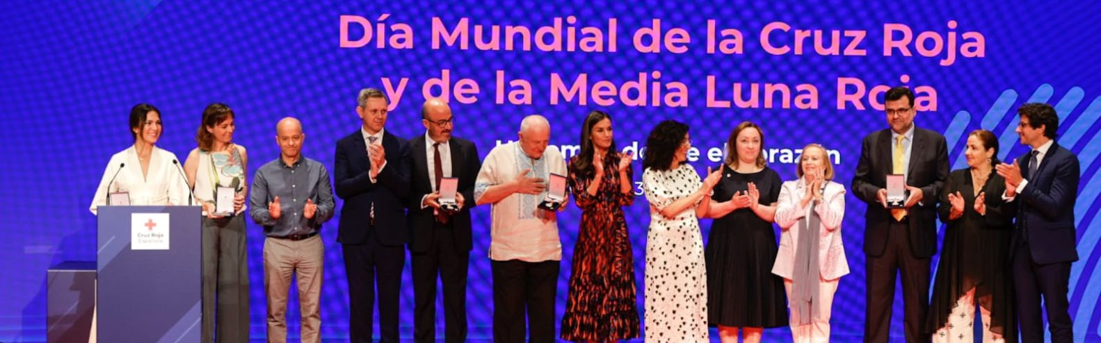 Cruz Roja entrega sus medallas de oro 'desde el corazón'
