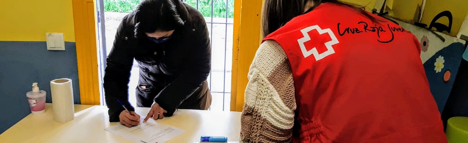 El 67,3% de las personas atendidas por Cruz Roja vive en hogares pobres a pesar de tener un trabajo