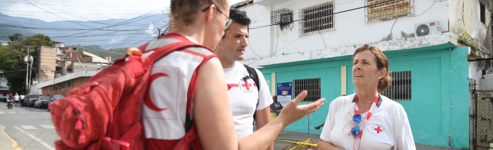 ¿Qué lleva el personal sanitario en su mochila cuando parte a una misión humanitaria?