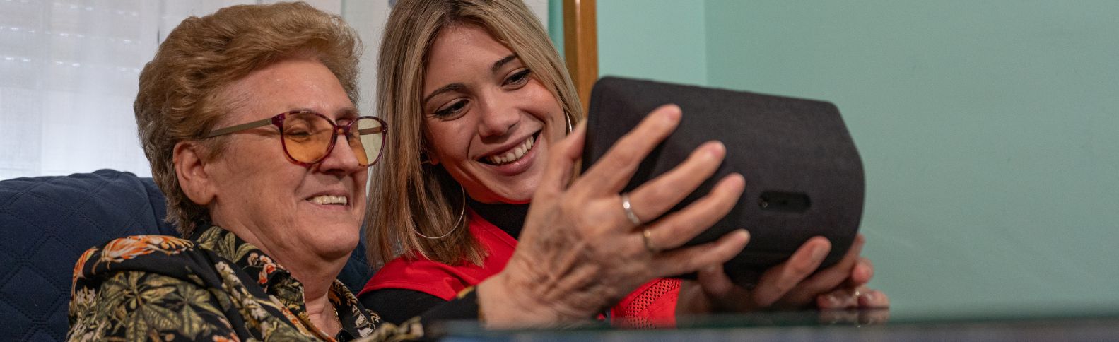 Proyectos de innovación para reducir la soledad no deseada y la brecha digital