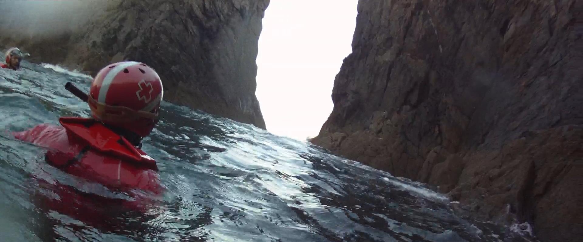 Cuando el rescate se produce entre la roca y el mar