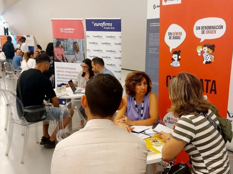 Récord de participación en la II Feria de Empleo de Cruz Roja y Fundación Ibercaja