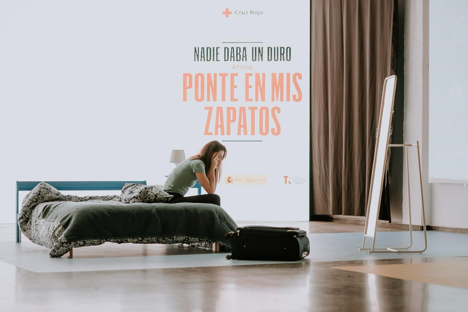 Si tuvieras que elegir, ¿pagarías la factura de la luz, o la comida? Cruz Roja nos pone en los zapatos de las personas vulnerables