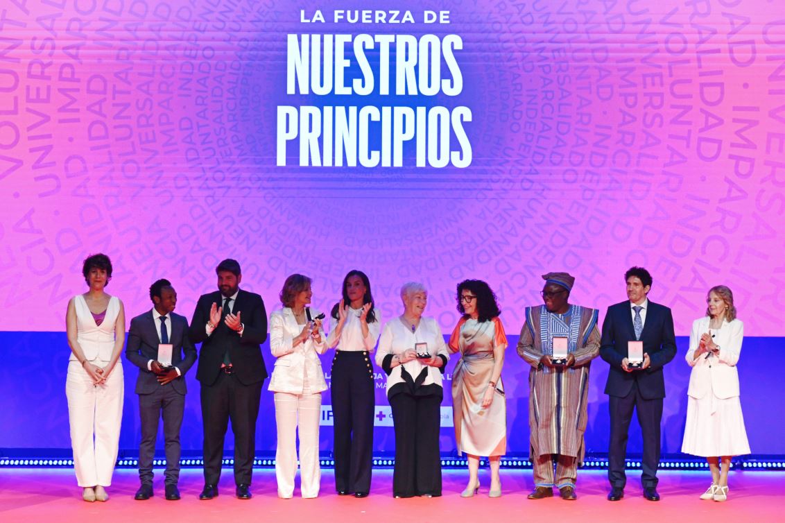 S.M. la Reina entrega las Medallas de Oro 2025 de Cruz Roja